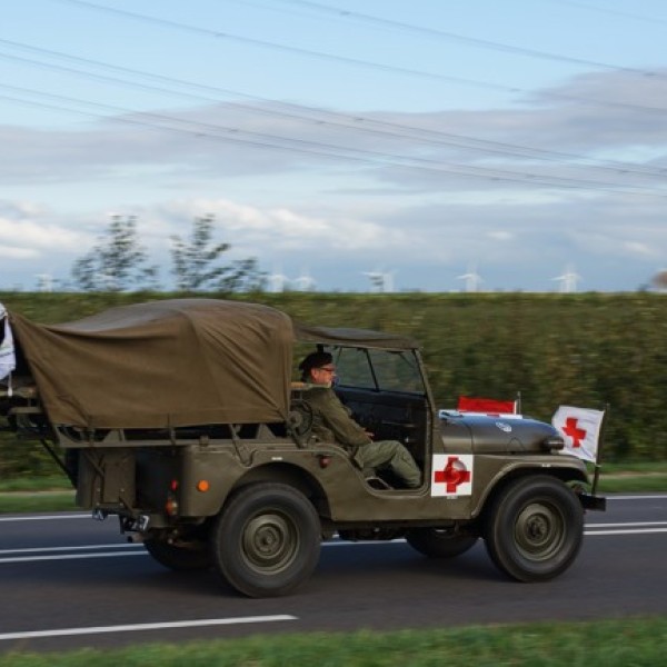 Van deze Nederlandse Nekaf reden er vanaf 1955 vierduizend rond. Gewond zijn is op zich al niet prettig, maar het transport op de brancards van dit hobbelpaard bevorderde het algemeen welbevinden zeker niet.