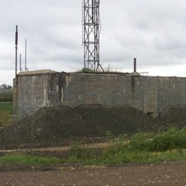 De zijkanten van de bunker zijn mooi aangeaard.
