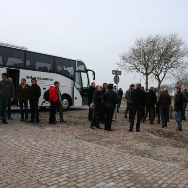 Gezellig met de bus naar het begin van het nieuwe deel van de route.