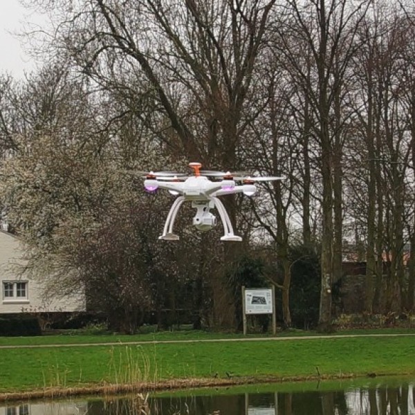 Gelijk al een spannende vlucht over het water van Toorenvliedt.