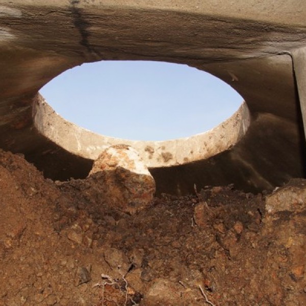 Hier is de tobroek iets verder vrijgemaakt. De pilaar voor de mortier wordt al zichtbaar.