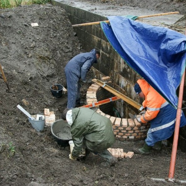 Een beetje regen houdt de ochtendploeg niet tegen.