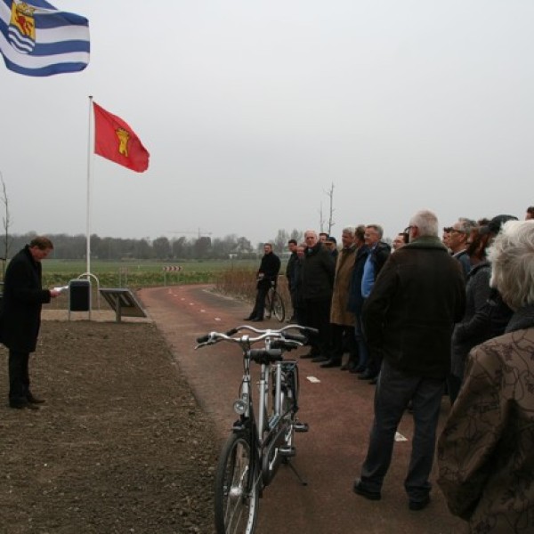 De Middelburgse wethouder houdt een korte toespraak.
