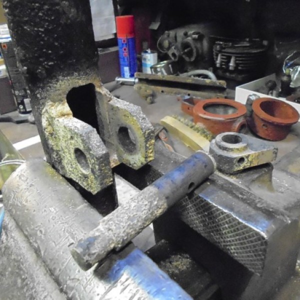 …en dan komt de as los.